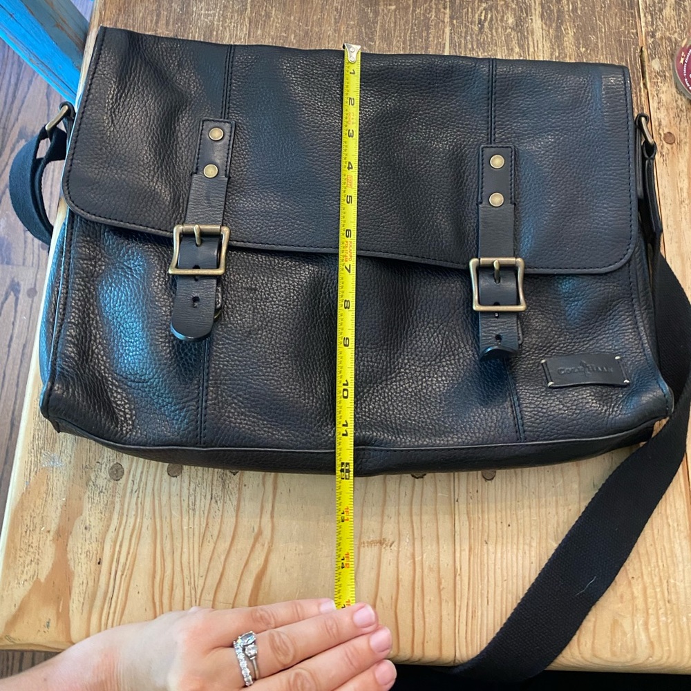 Cole Haan Wayland Messenger Bag (Pebbled Black Leather)